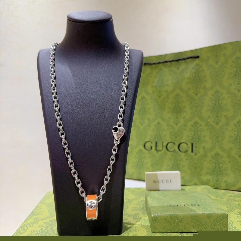 G*u*i necklaces